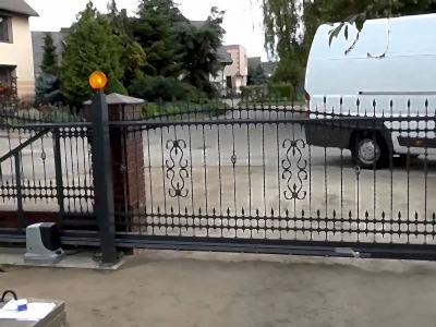 Yana Kayar Kapı